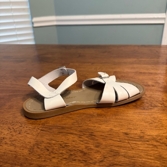 Salt water sandals by Hoy Kids White Sandals size 2 - Picture 2 of 9